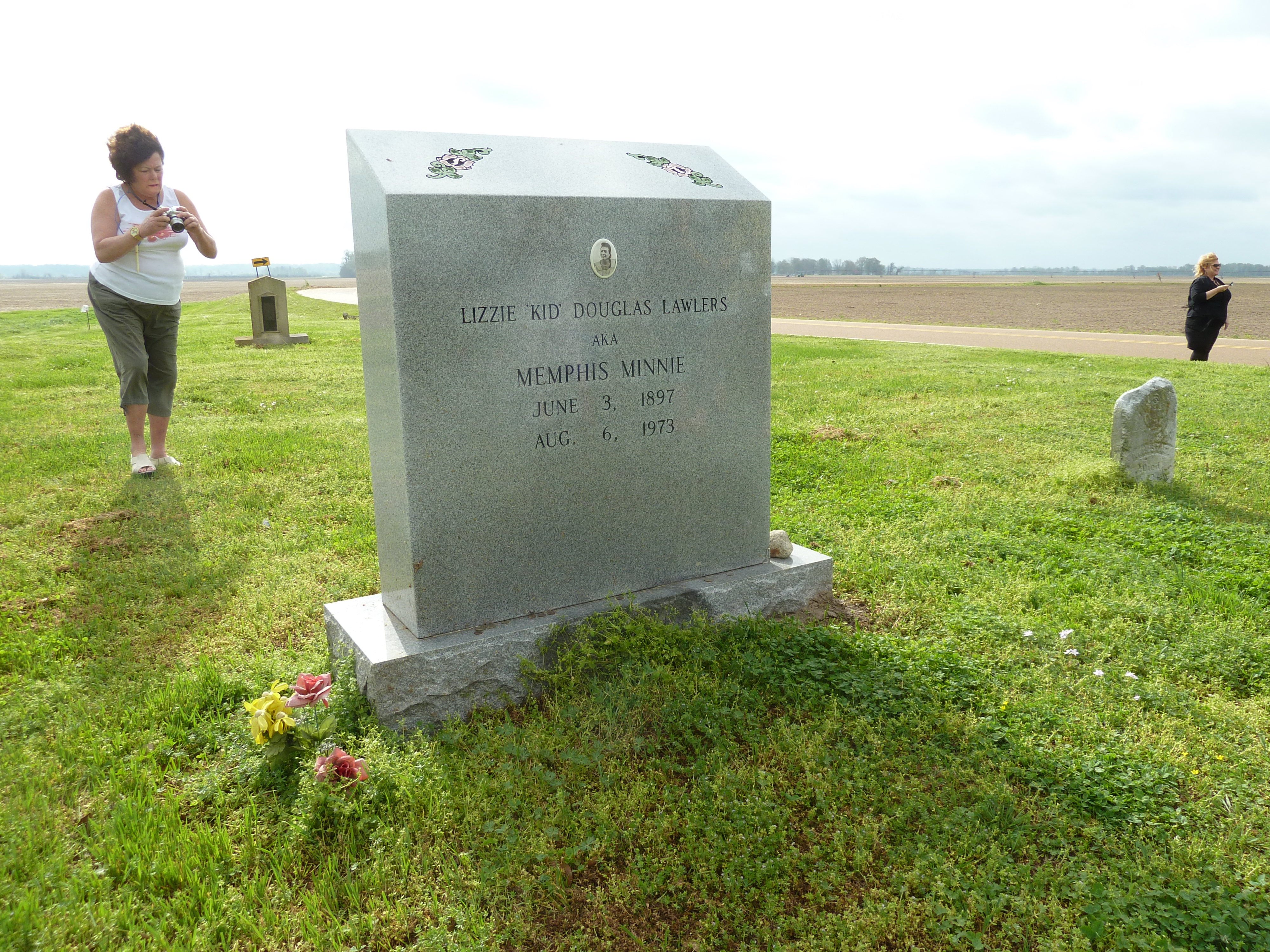 Memphis Minnie Grave site Tunica